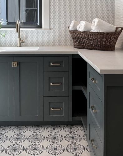 Kitchen floor tiles with pattern laid