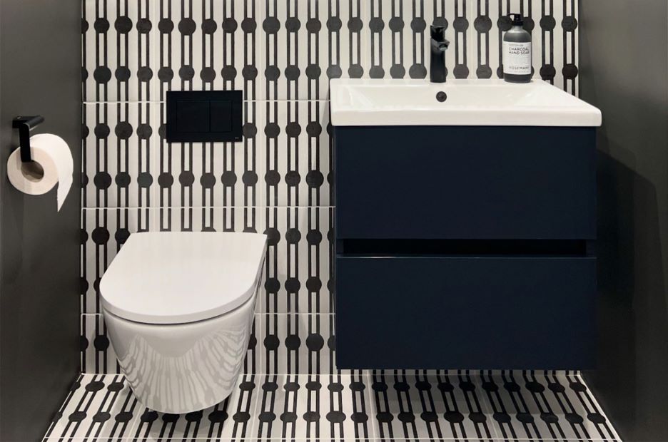 Black and white retro pattern tiles on a Mid Century style bathroom floor