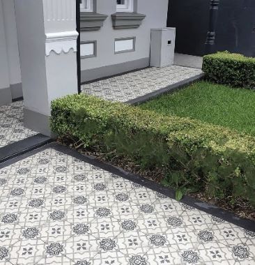 Farmhouse encaustic look outdoor tile design, Sydney